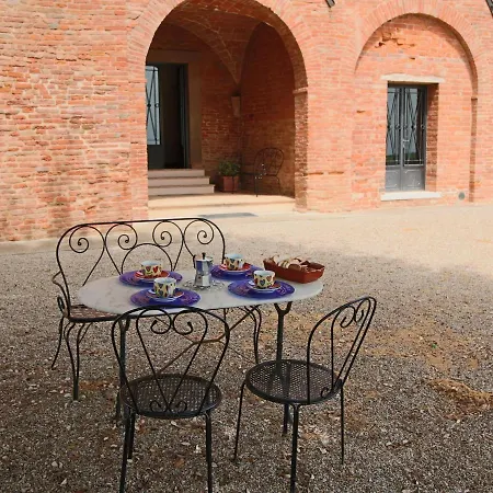 Amazing Farmhouse In Montepulciano With Shared Swimming Pool