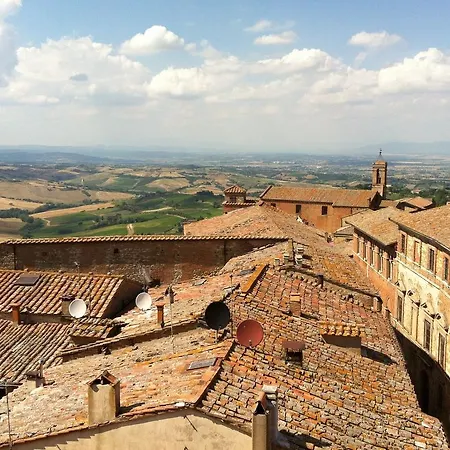Amazing Farmhouse In Montepulciano With Shared Swimming Pool