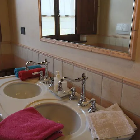 Amazing Farmhouse In Montepulciano With Shared Swimming Pool