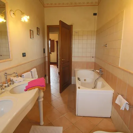 Amazing Farmhouse In Montepulciano With Shared Swimming Pool Petrignano Del Lago