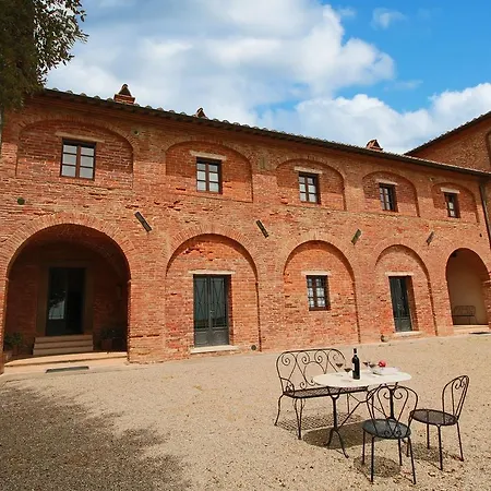 Amazing Farmhouse In Montepulciano With Shared Swimming Pool